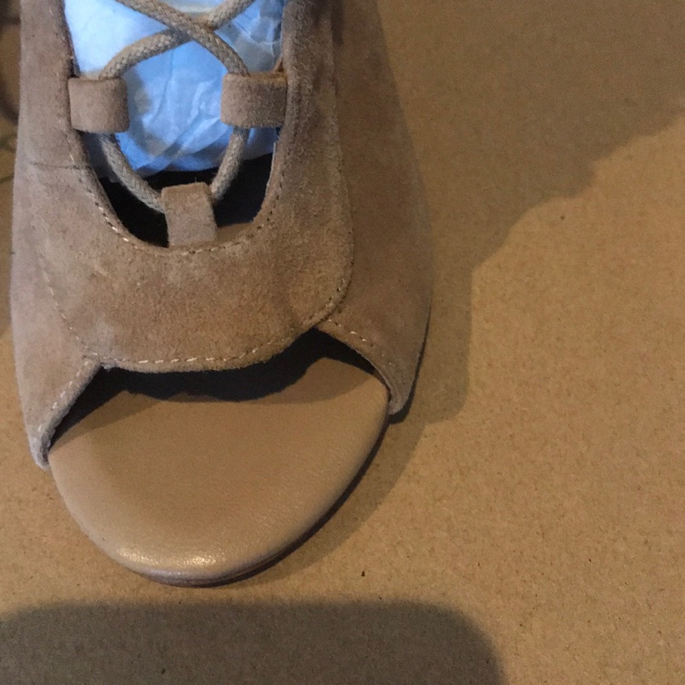 Shoes - Picture 3 of 4